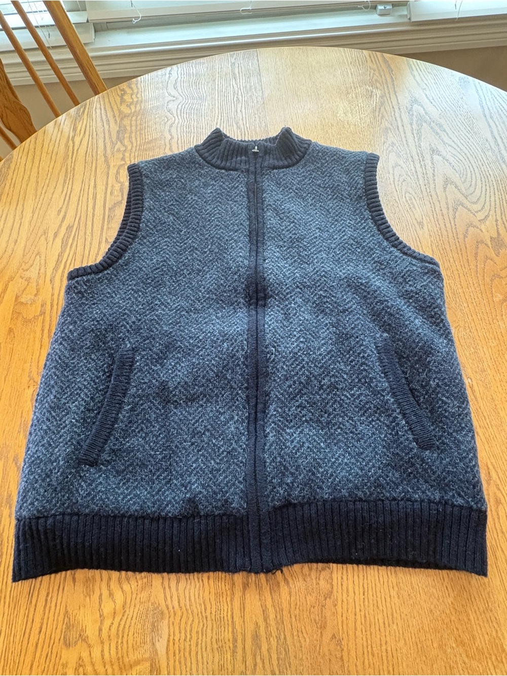 Pendleton Shetland Collection Mens L Washable Wool Sweater Vest Navy Herringbone